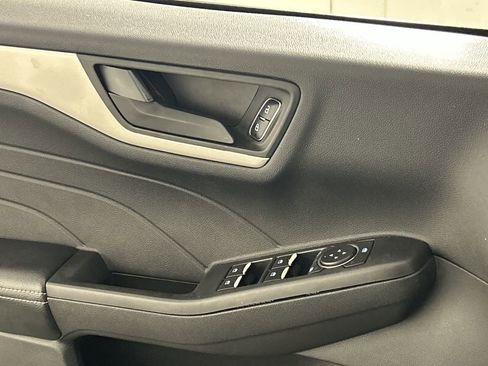 Used 2022 Ford Escape SE image 19