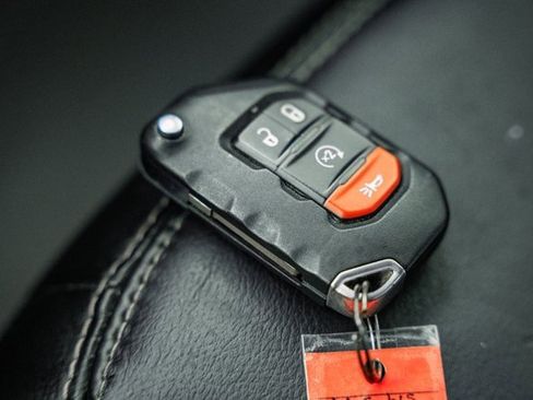 Used 2020 Jeep Wrangler Unlimited Sahara image 45