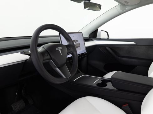 Used 2023 Tesla Model Y Long Range AWD/4WD image 13