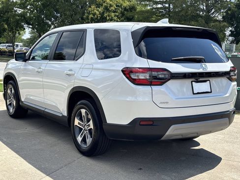 Used 2025 Honda Pilot EX-L image 6