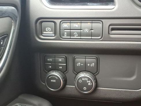Used 2023 Chevrolet Suburban Premier AWD/4WD image 15