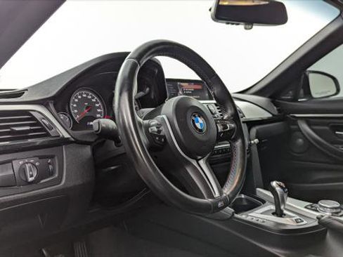 Used 2015 BMW M4 Convertible image 18
