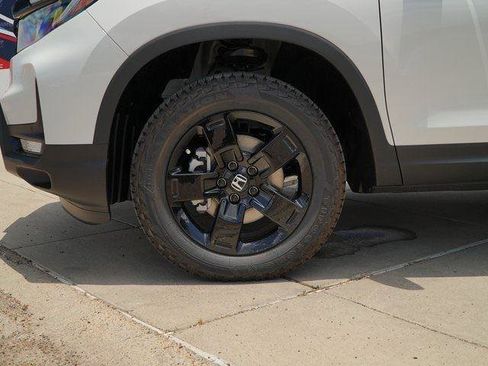 Used 2025 Honda Ridgeline Black Edition image 11