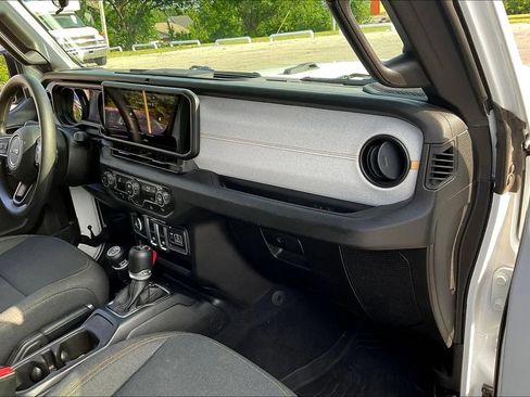 Used 2026 Jeep Wrangler Sport AWD/4WD image 16
