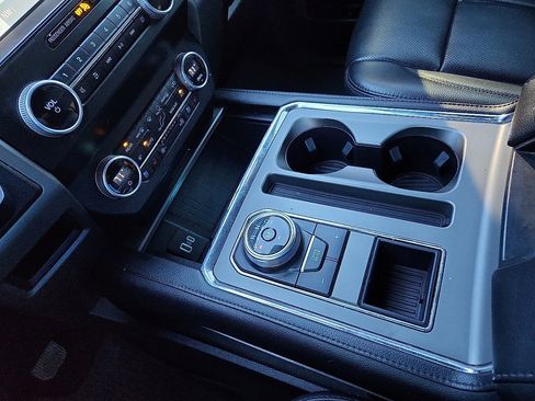 Used 2021 Ford Expedition Max XLT image 12