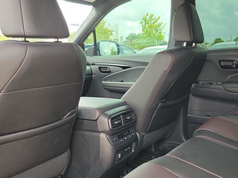 Used 2025 Honda Passport Black Edition image 16