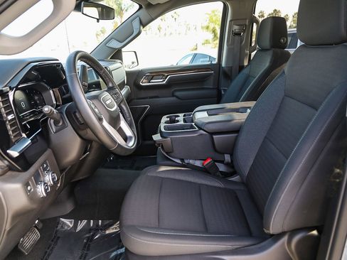 Used 2024 GMC Sierra 1500 Elevation image 17