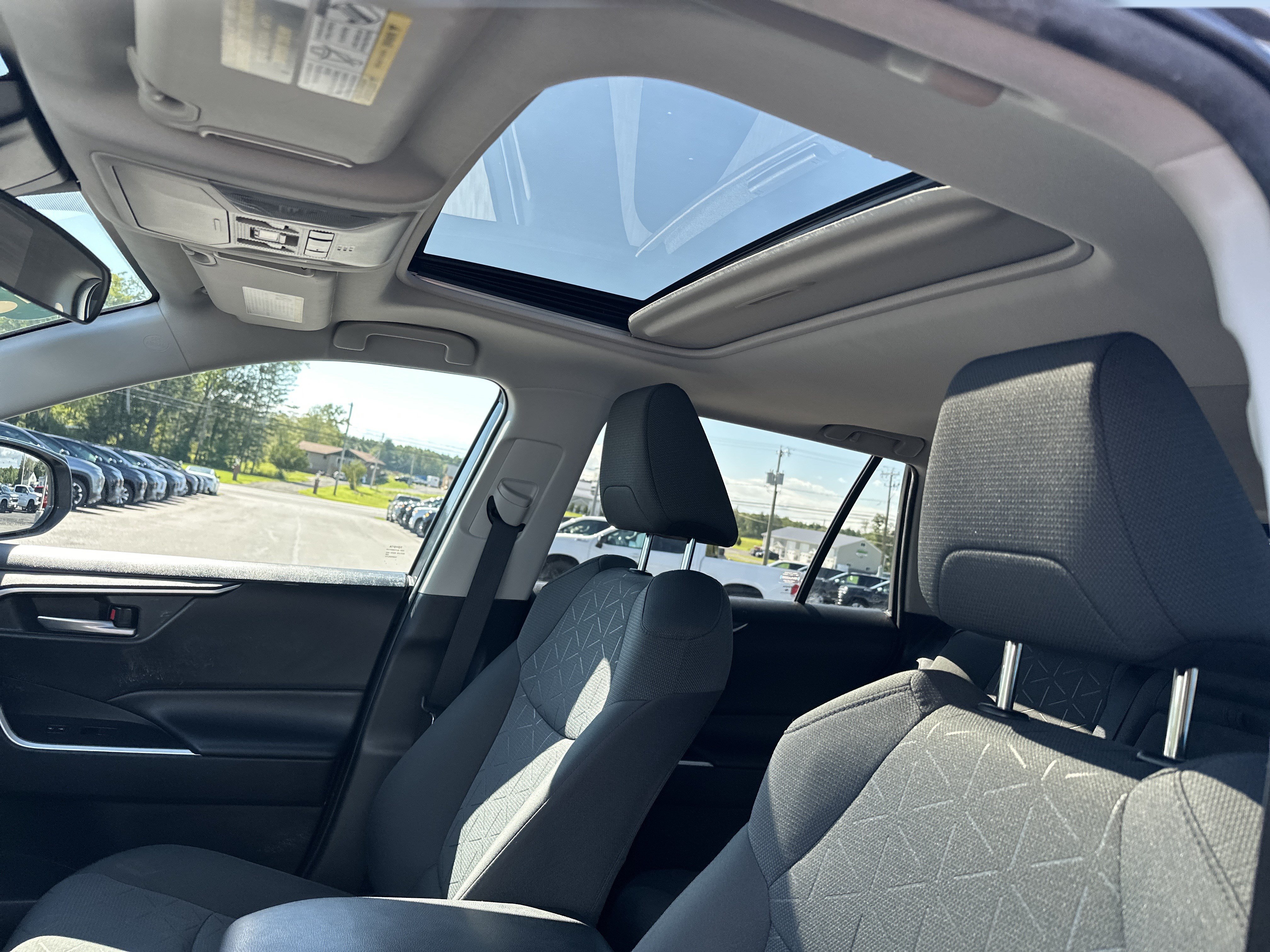 Used 2021 Toyota RAV4 XLE w/ Convenience Package AWD/4WD image 8