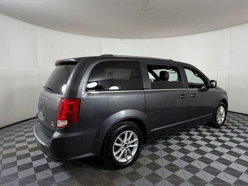 Used 2019 Dodge Grand Caravan SXT FWD image 4