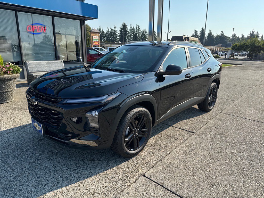 Used 2025 Chevrolet Trax ACTIV w/ Sunroof Package FWD image 1