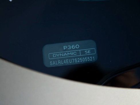 Used 2025 Land Rover Discovery Dynamic SE image 33