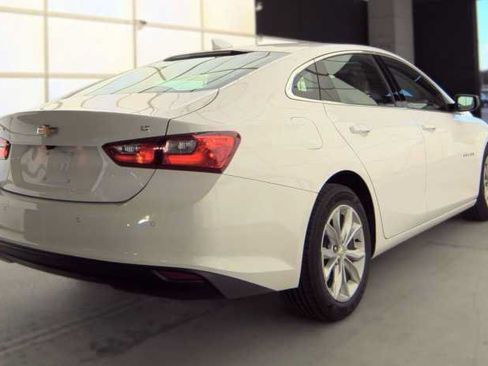 Used 2025 Chevrolet Malibu LT FWD image 3