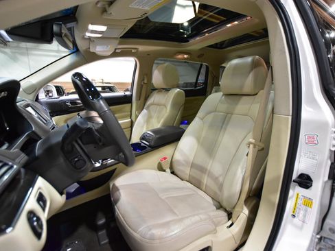 Used 2019 Lincoln MKT AWD image 32