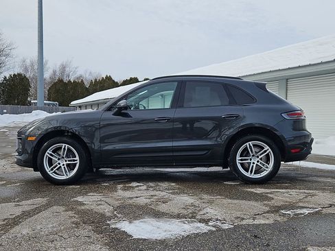 Certified 2025 Porsche Macan image 2