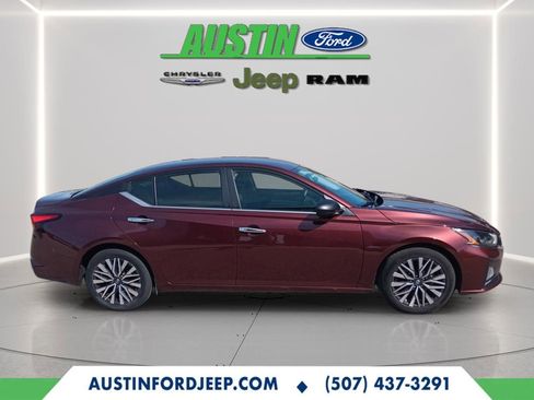 Used 2024 Nissan Altima 2.5 SV image 6