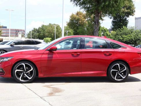 Used 2018 Honda Accord Sport image 3