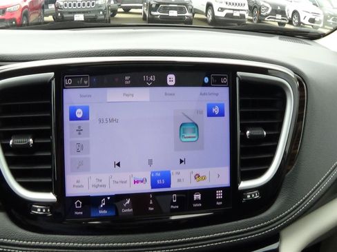 Certified 2024 Chrysler Pacifica Limited AWD/4WD image 31