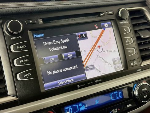 Used 2019 Toyota Highlander XLE AWD/4WD image 16