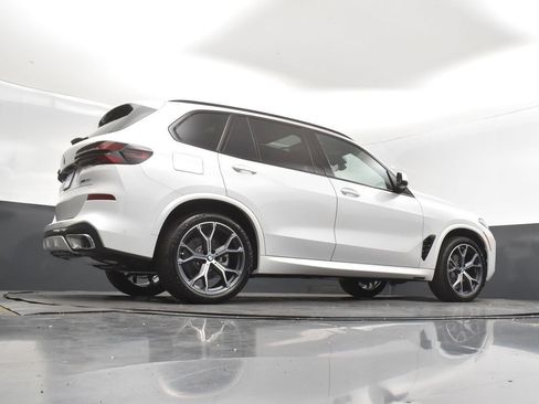 Certified 2026 BMW X5 xDrive40i w/ M Sport Package AWD/4WD image 42