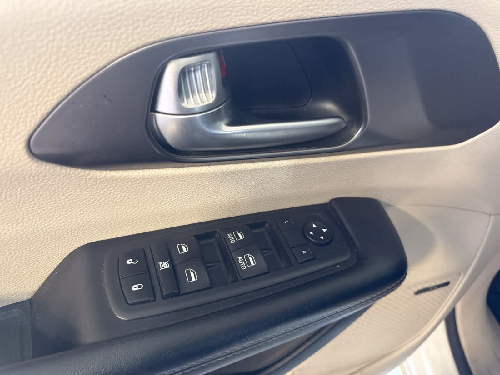 Used 2018 Chrysler Pacifica Limited w/ Advanced Safetytec Group FWD image 20