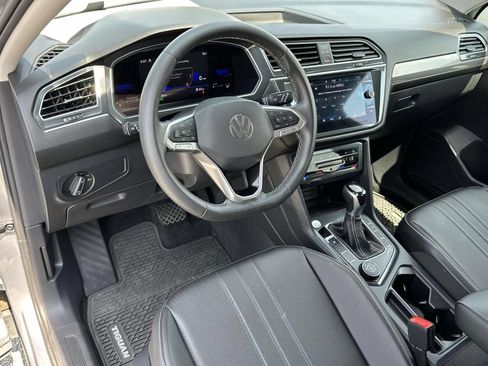Used 2022 Volkswagen Tiguan SE AWD/4WD image 9