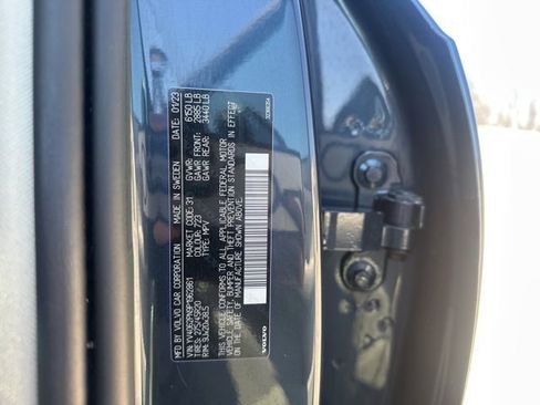 Certified 2023 Volvo XC90 B6 Plus image 34