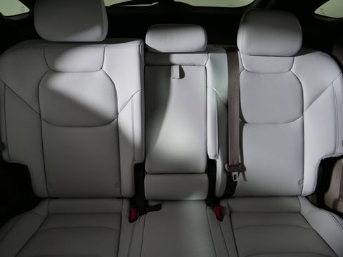 Certified 2026 Genesis GV70 2.5T Advanced AWD/4WD image 13