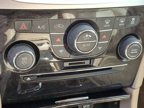 Used 2012 Chrysler 300 Limited image 15