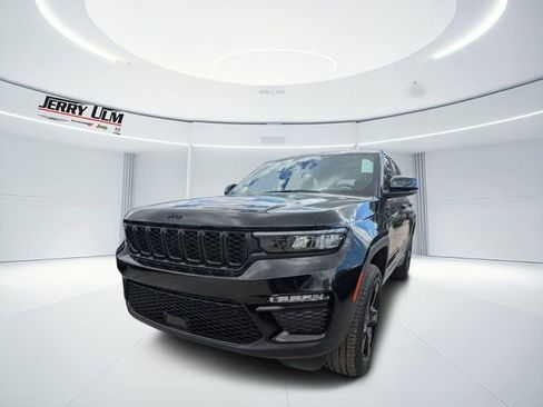 New 2025 Jeep Grand Cherokee Limited w/ Black Appearance Package image 6