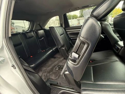 Used 2017 Toyota Highlander Limited image 15