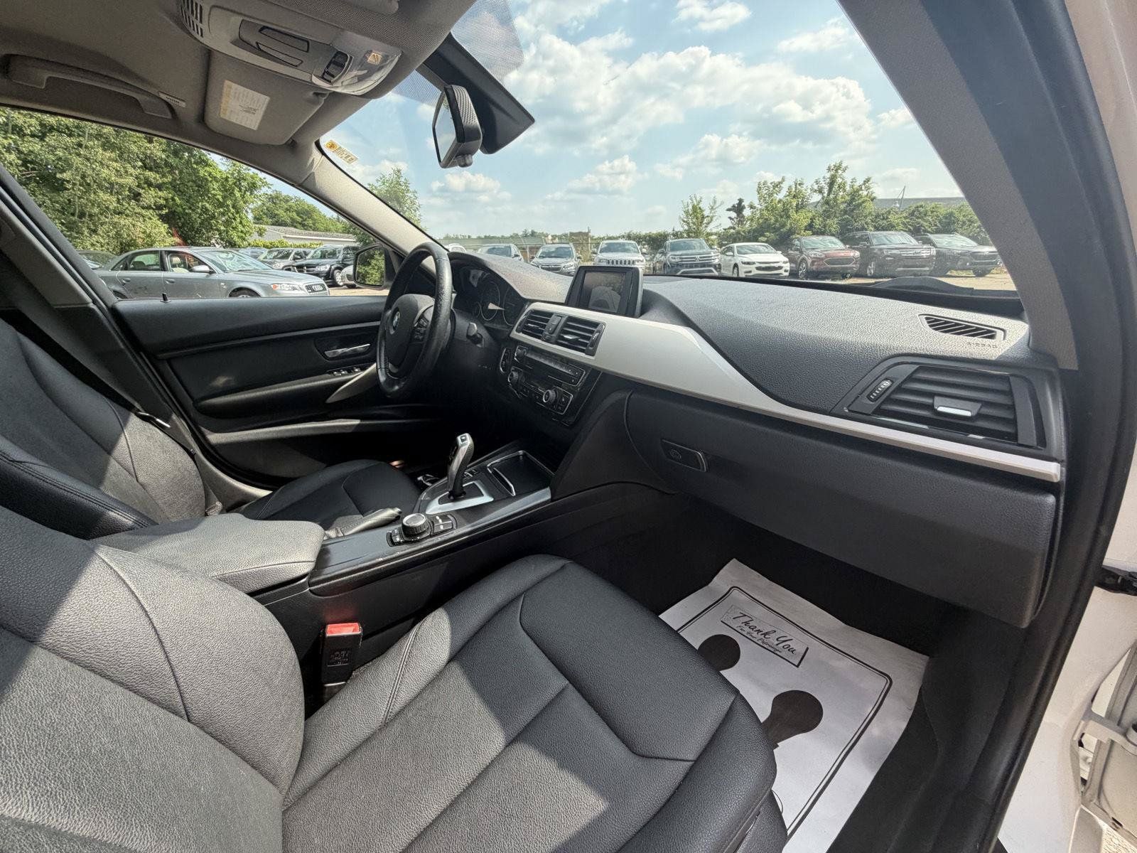 Used 2018 BMW 320i xDrive Sedan AWD/4WD image 22