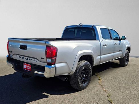 Used 2022 Toyota Tacoma SR5 w/ Black Out Package (TMS) AWD/4WD image 4