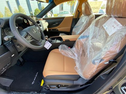 New 2025 Lexus ES 350 w/ Premium Package image 5