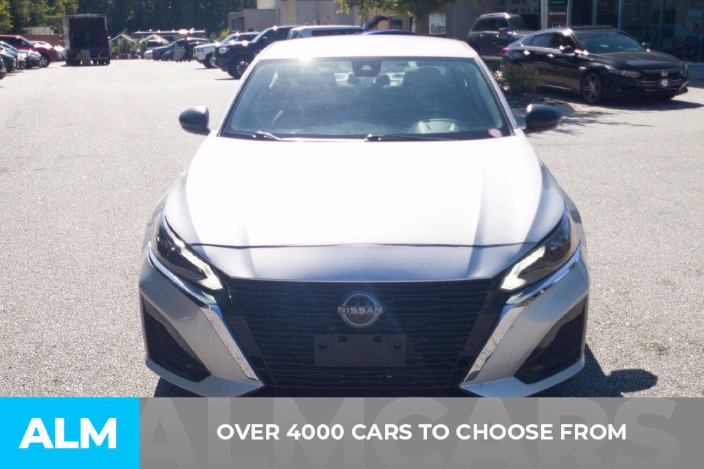 Used 2024 Nissan Altima 2.5 SV FWD image 2