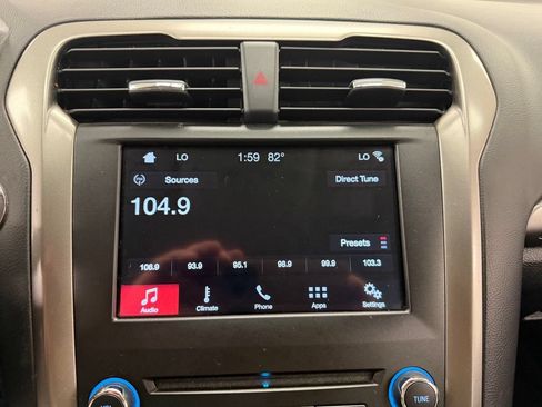 Used 2018 Ford Fusion SE w/ Fusion SE Technology Package FWD image 25