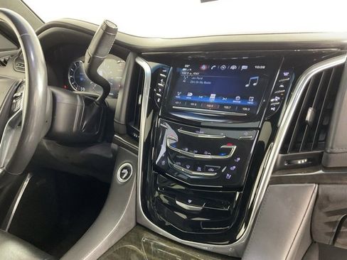 Used 2019 Cadillac Escalade ESV Platinum image 30