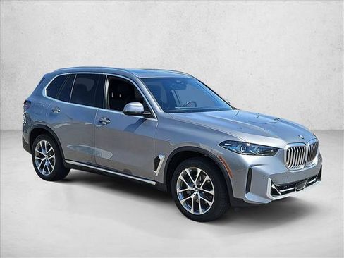 Used 2024 BMW X5 xDrive40i w/ Premium Package AWD/4WD image 3