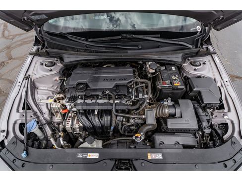 Used 2024 Hyundai Elantra Limited FWD image 30