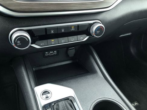 Used 2025 Nissan Altima 2.5 SV AWD/4WD image 20