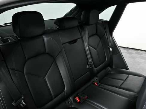 Certified 2025 Porsche Macan image 21