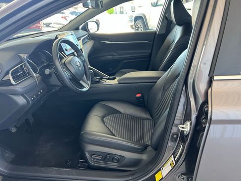 Used 2024 Toyota Camry SE image 9