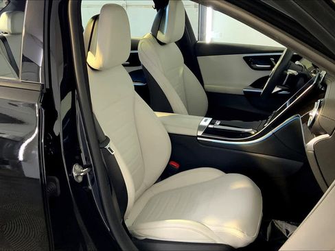 Used 2023 Mercedes-Benz C 300 4MATIC Sedan image 8