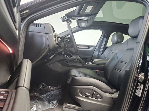 Certified 2025 Porsche Cayenne S AWD/4WD image 5