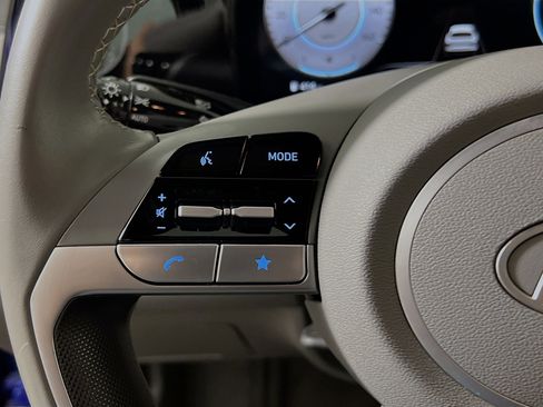 Used 2025 Hyundai Elantra SEL image 19