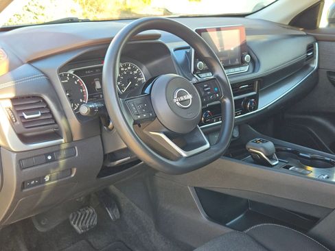 Used 2023 Nissan Rogue SV image 10