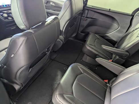 New 2026 Chrysler Pacifica Select w/ S Appearance Package image 14