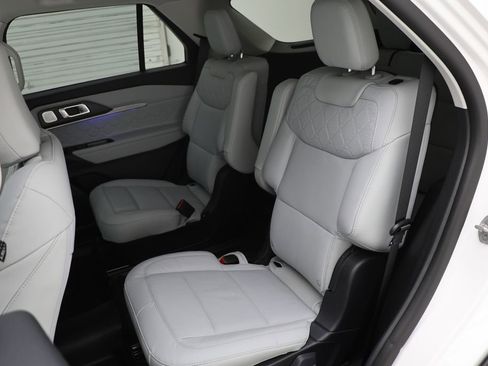 Used 2026 Ford Explorer Platinum w/ LUX Leather Package AWD/4WD image 12