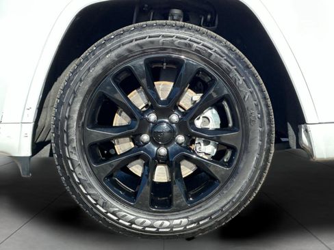 Used 2021 Jeep Grand Cherokee Laredo X image 25