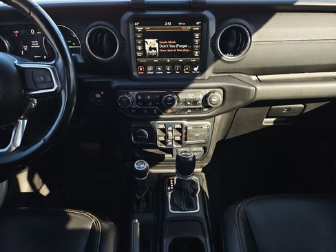 Used 2021 Jeep Wrangler Unlimited Sahara w/ Cold Weather Group image 11