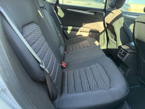 Used 2016 Ford Fusion SE FWD image 6